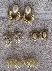 lot 44 image: 4 PAIR OF GOLD & PEARL EARRINGS
