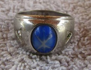 lot 18 image: 18 KTE HE BLUE STAR SAPPHIRE SIZE 8