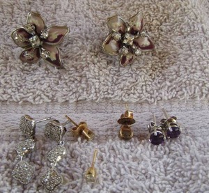 lot 13 image: 3 SETS OF EARRINGS