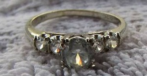 WHITE GOLD 14k  ENGAGEMENT RING 5 STONES