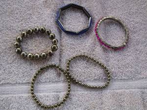 lot 112 image: 5 BRACELETS ASSORTED