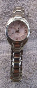 lot 105 image: LADIES WATCH PINK FACE  FYII65