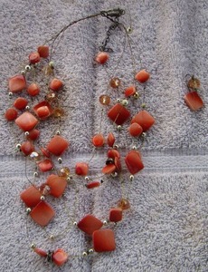 lot 129 image: ORANGE NECKLACE