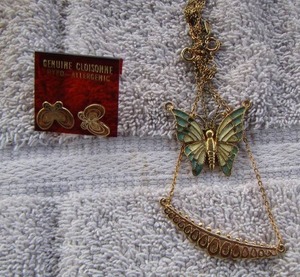 lot 137 image: CLOISONNE BUTTERFLY EARRING & NECKLACE