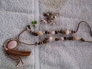 lot 125 image: NECKLACE  EARRINGS