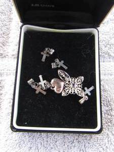 lot 117 image: 7 CROSSES FOR NECKLACES & 1 GOLD