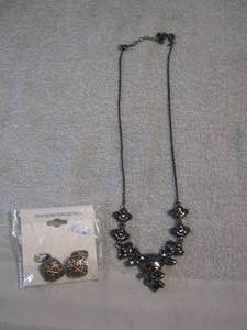 lot 107 image: BLACK BEADED NECKLACE  EARRINGS
