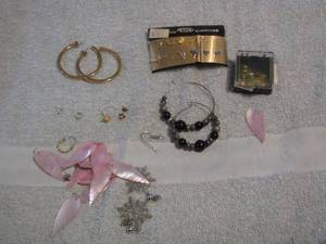 lot 149 image: EARRINGS ASSORTED