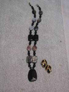 lot 305 image: BLACK BEADED NECKLACE & EARRINGS