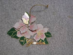 lot 282 image: GREENBRIAR 1982 POINSETIA ORNAMENT