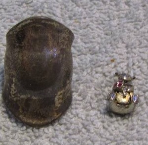 lot 286 image: SILVER RING AND BEAR CHARM