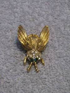lot 301 image: RETICULATED BEE PIN