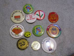 lot 297 image: ASSORTED NOVELTY PINS