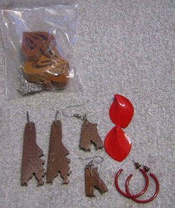 lot 299 image: EARRINGS X 3 SETS ART CARVINGS