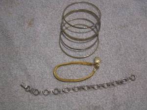 lot 311 image: 4 BANGLE BRACELETS & GOLD SARAH COVENTRY