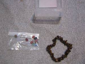 lot 315 image: GEMSTONES - LOOSE AND 1 BRACELET