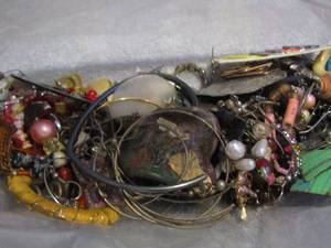 lot 318 image: RANDOM EARRINGS ( BUNCHES)