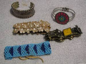 lot 287 image: BRACELETS