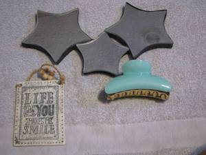 lot 163 image: MIRROR STAR, HAIR CLIP, SIGN,