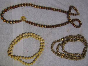 lot 180 image: 3 NECKLACES
