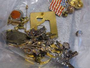 lot 172 image: LOT O BROACHES