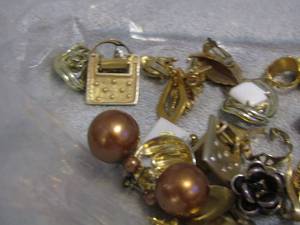 lot 197 image: LOT OF EARRINGS RANDOM
