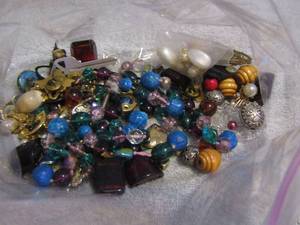 lot 179 image: ASSORTED BEADS