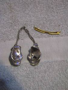 lot 178 image: SWEATER CLIP & TIE BAR