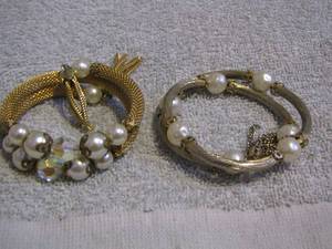 lot 187 image: MESH AND PEARL NECKLACE