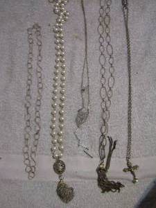 lot 154 image: NECKLACES X6