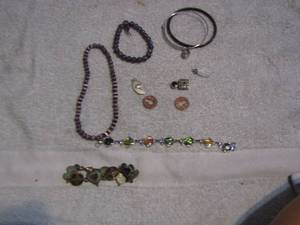 lot 156 image: BRACELETS & JEWELRY PIECES