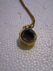 lot 353 image: SMALL GEODE NECKLACE GOLD