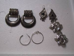 lot 266 image: 4 SETS OF BIG EARRINGS