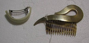 lot 213 image: HAIR COMB AND BAKELITE PONY TAIL CLIP
