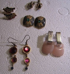 lot 252 image: EARRINGS X 5 PAIRS