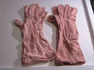 lot 217 image: 2 PAIR OF PALE PINK GLOVES