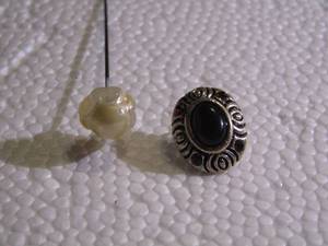 lot 238 image: PEARL HATPIN & LAPEL PIN