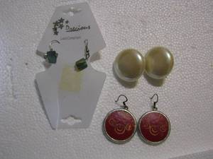lot 257 image: EARRINGS