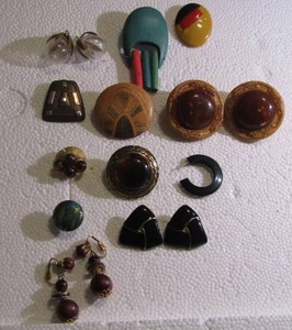 lot 232 image: CLIP ON EARRINGS ASSORTED