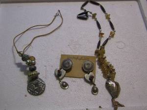 lot 219 image: SOUTHWEST EARRINGS, NECKLACES, PLUS