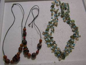 lot 250 image: NECKLACES ASSORTED X 3