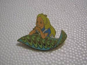 lot 331 image: Disney ALICE IN WONDERLAND PIN