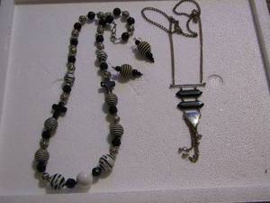 lot 365 image: BEADED NECKLACE WITH MATCHING EARRINGS AND ART DECO NECKLACE