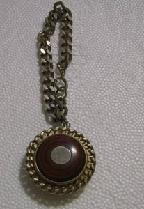 lot 338 image: VINTAGE L.MODIQUE WOOD GOLD TONE BRACELET