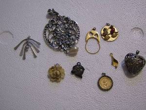 lot 348 image: 5 NECKLACE PENDENTS