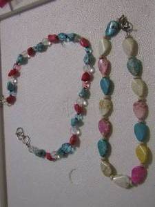 lot 354 image: MULTI COLOR STONE NECKLACE X2
