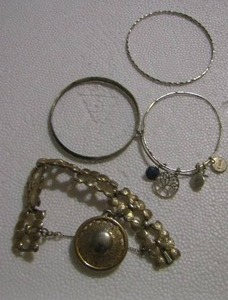 lot 367 image: BRACELETS