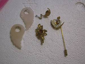 lot 337 image: BUTTERFLY STICK PIN & BROACH AND ANGEL WINGS