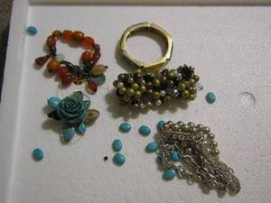 lot 323 image: FASHION BRACELETS