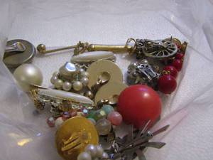 lot 328 image: EARRINGS SETS & RANDOM